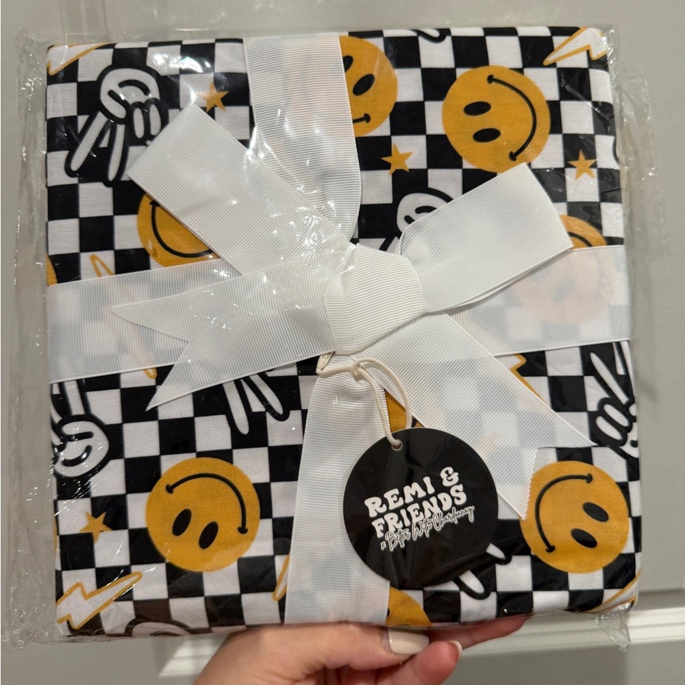 Remi & Friends Smiley Face Checkered Bamboo Blanket 40”x60” NWT